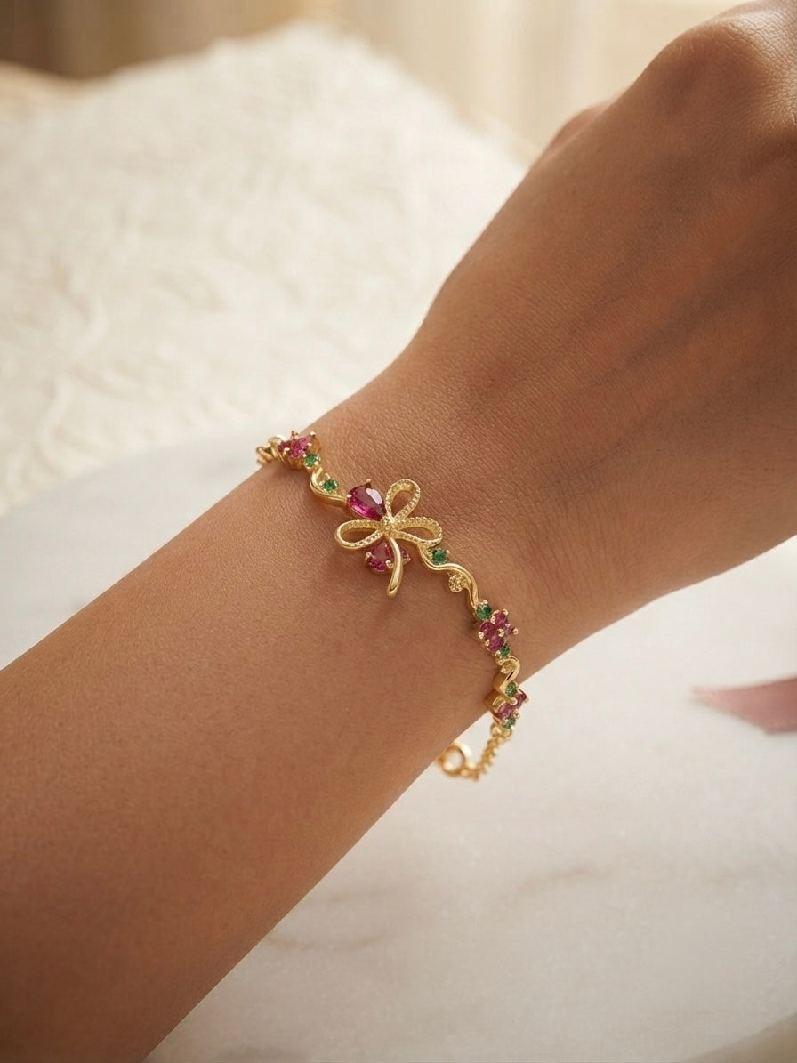 Charming floral bracelet, radiant gold finish.