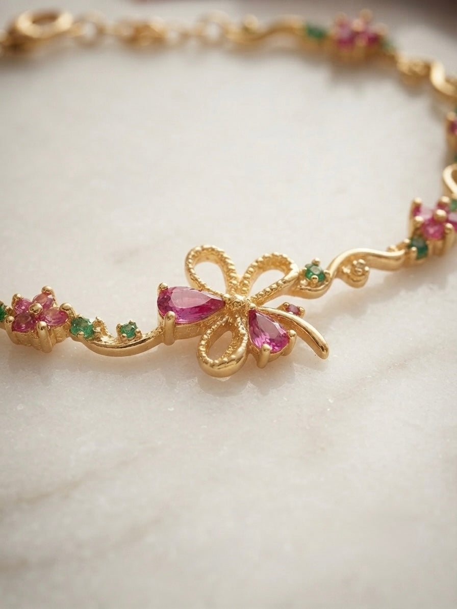 Charming floral bracelet, radiant gold finish.