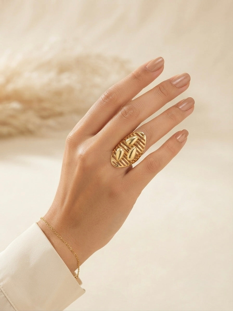 Elegant Lattice Design Gold Ring.