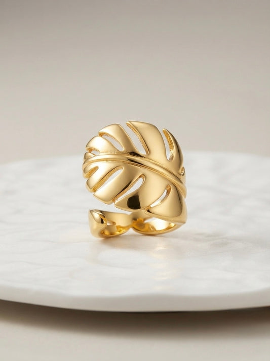 Elegant Gold Tropical Leaf Ring