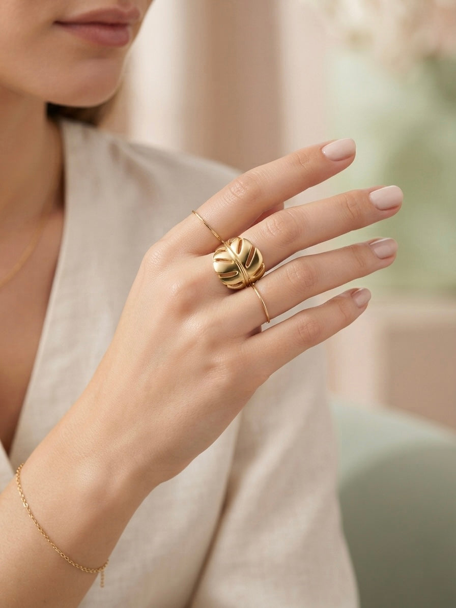 Elegant Gold Tropical Leaf Ring