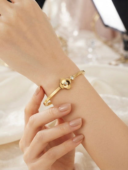 Dainty floral gold accent bracelet.