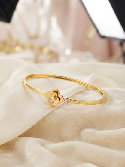 Dainty floral gold accent bracelet.