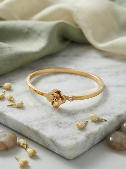 Dainty floral gold accent bracelet.