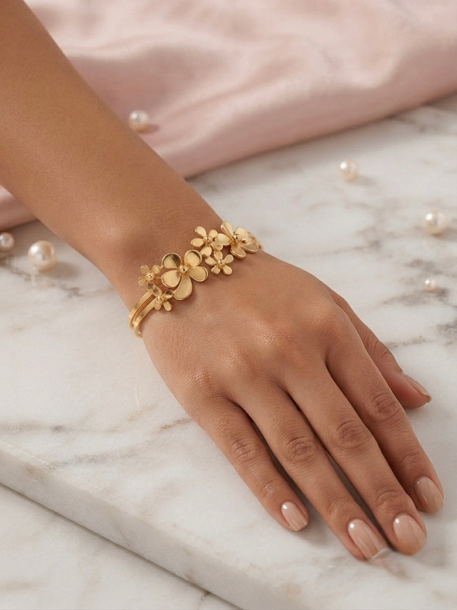 Blooming floral cluster gold bracelet.