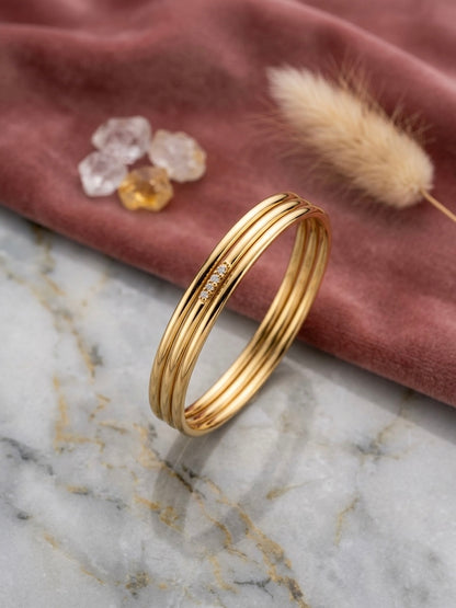Sophisticated triple-ring gold statement bracelet.