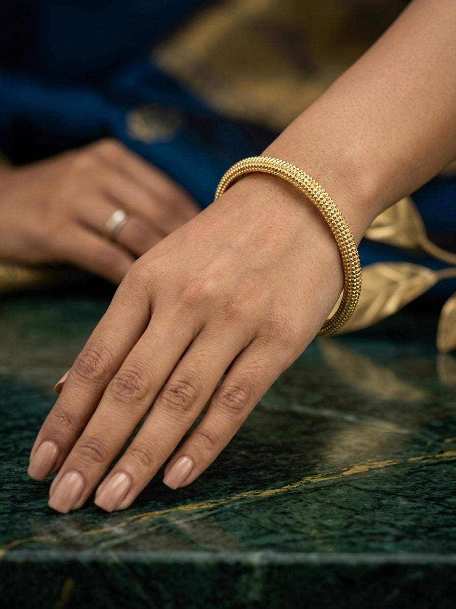 Shimmering geometric pattern gold kada.