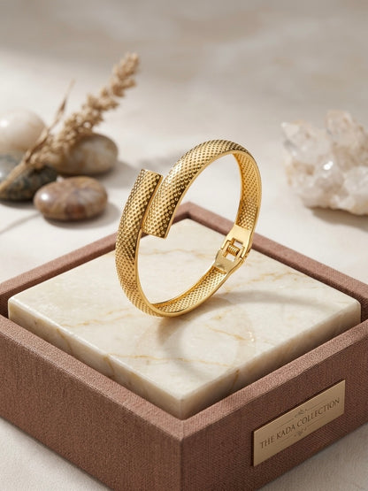 Modern textured overlap gold bracelet.