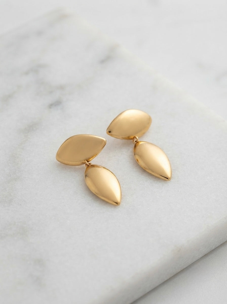 Minimalist teardrop dual-piece gold earrings.