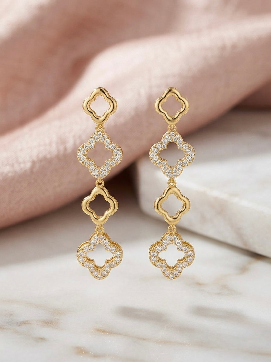 Alternating crystal and gold clover dangles.