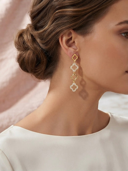 Alternating crystal and gold clover dangles.