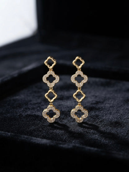 Alternating crystal and gold clover dangles.