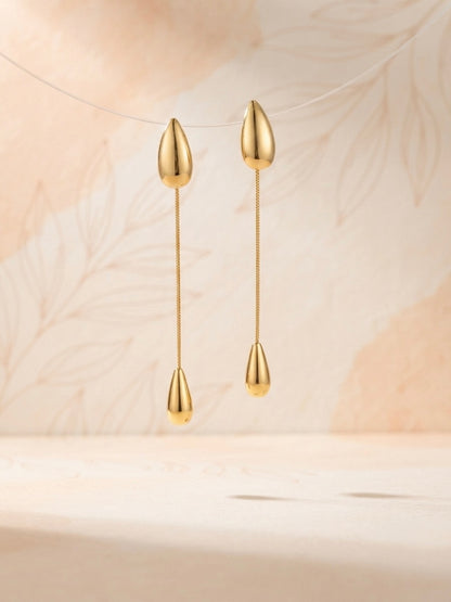Sleek polished gold teardrop chain earrings.