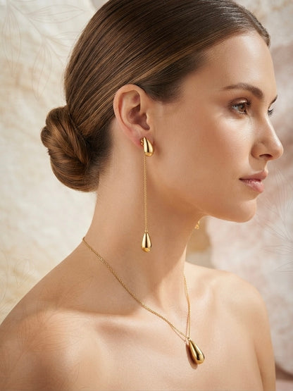 Sleek polished gold teardrop chain earrings.