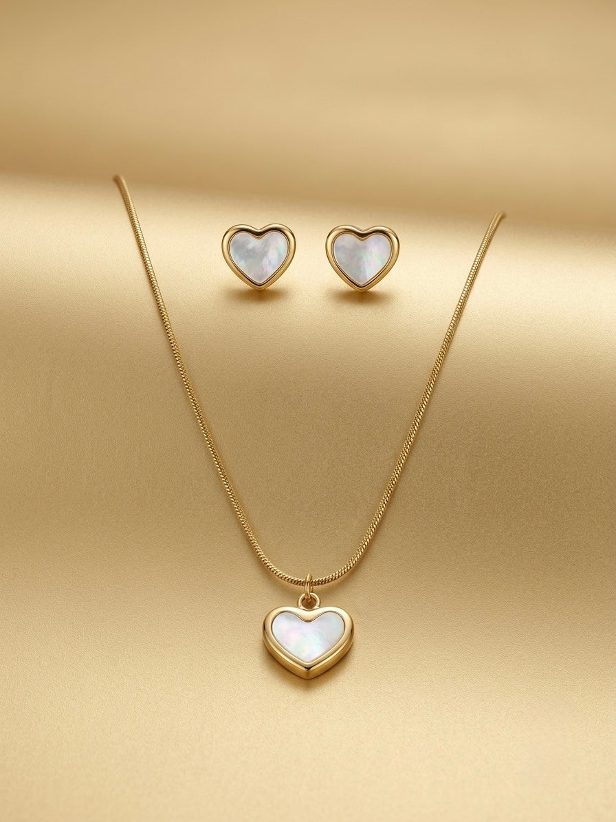 Chic iridescent gold heart pendant set.