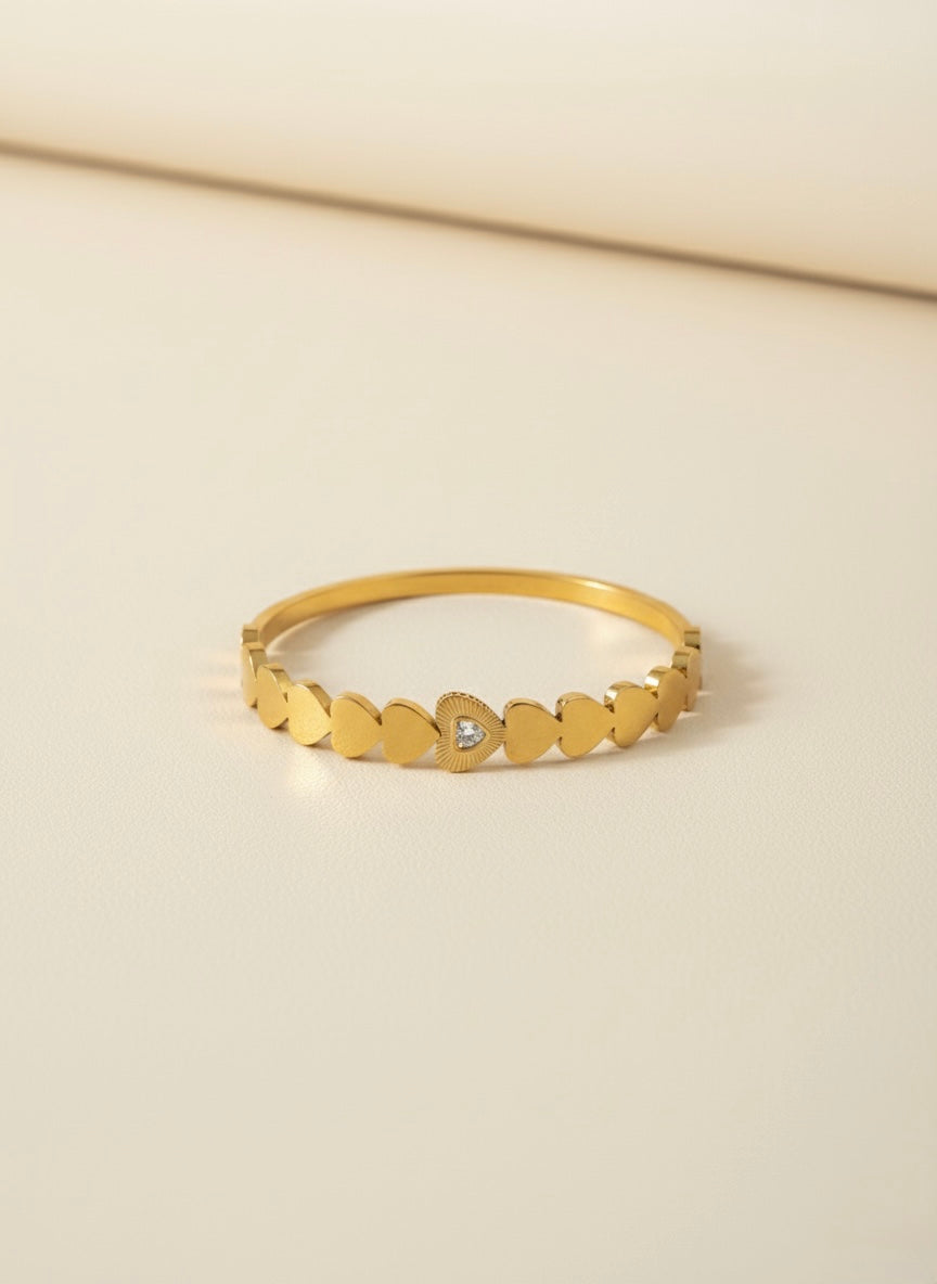 Heart Pattern Gold Kada