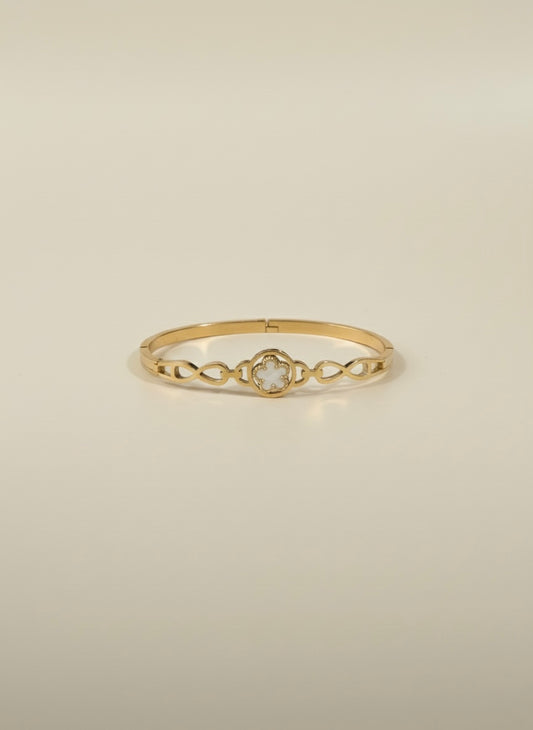 Elegant Infinity Clover Bracelet