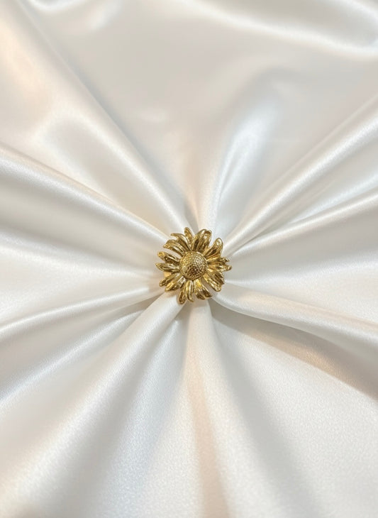 Elegant gold sunflower ring