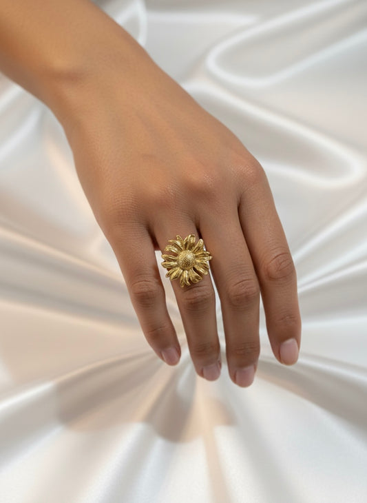 Elegant gold sunflower ring