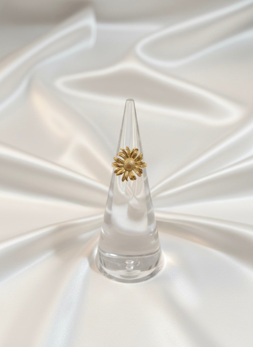 Elegant gold sunflower ring