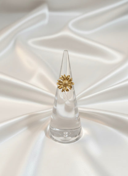 Elegant gold sunflower ring