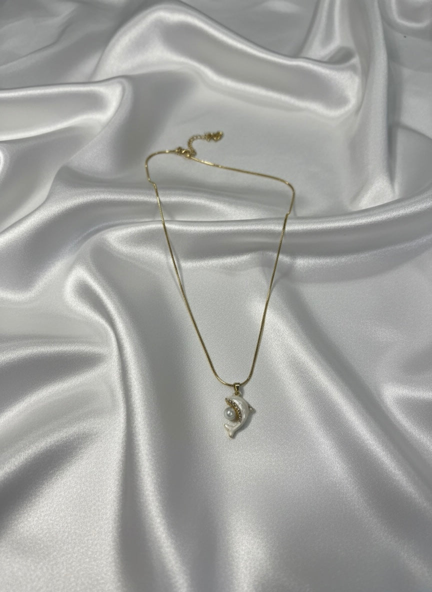 Minimal dolphin pearl pendant necklace