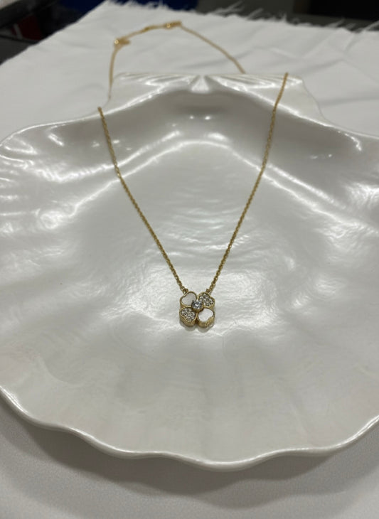 Elegant crystal flower pendant chain