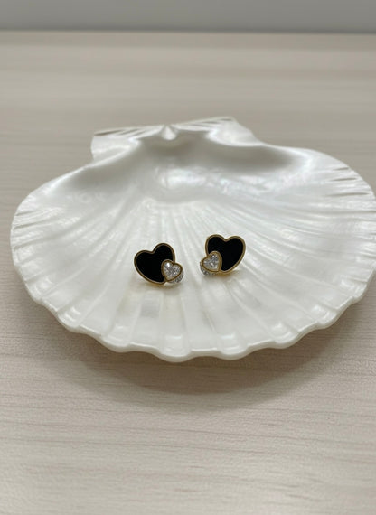 Chic black and solitaire heart studs