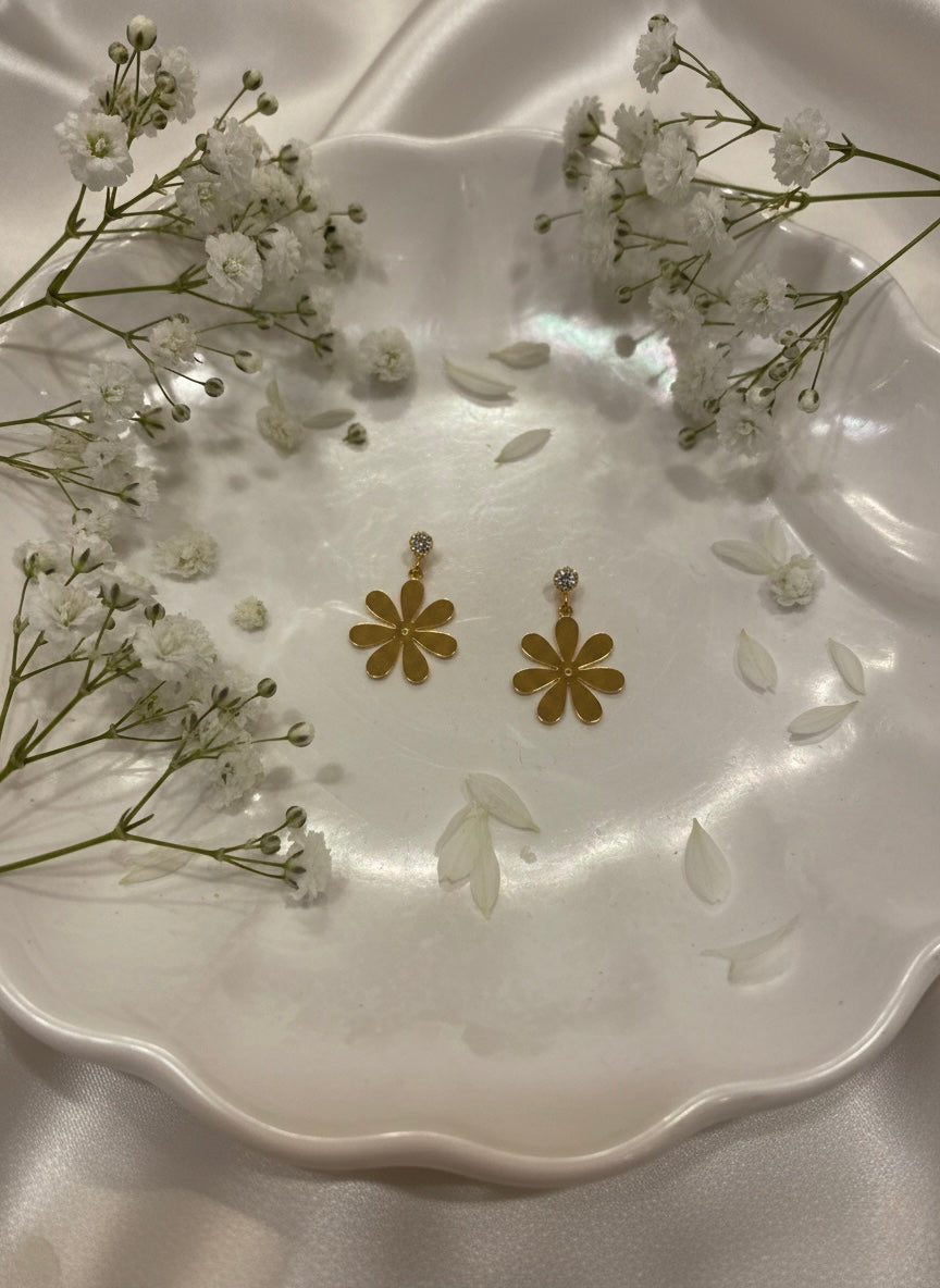 Gold solitaire flower drop earrings