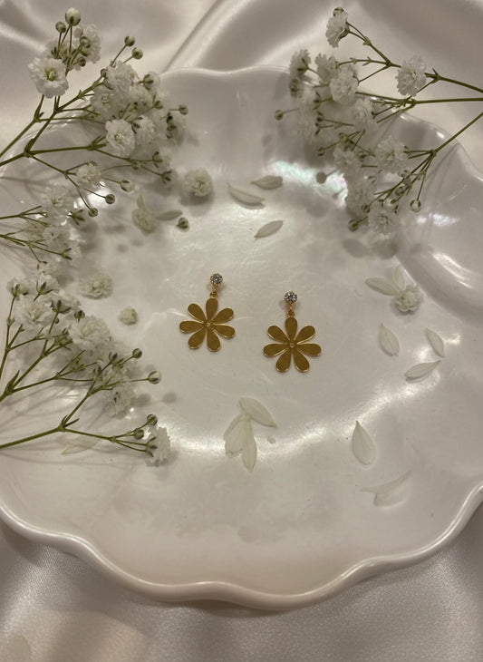 Gold solitaire flower drop earrings