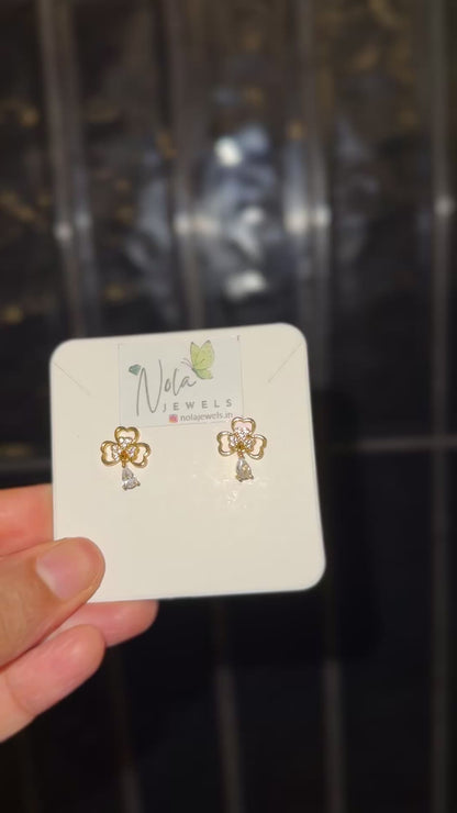 Elegant clover-inspired anti-tarnish gold earrings.