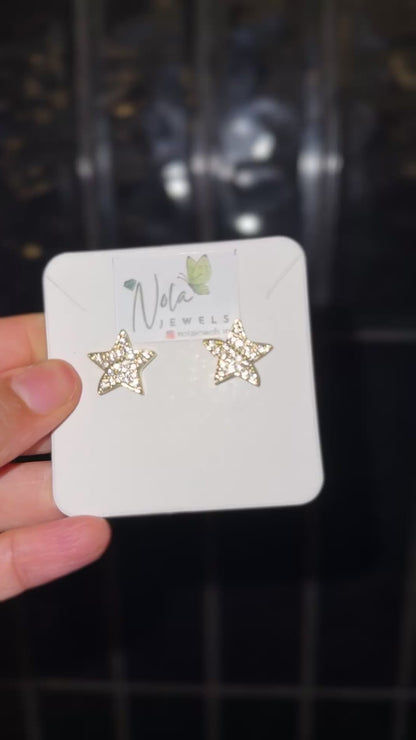 Sparkling star-shaped anti-tarnish gold studs.