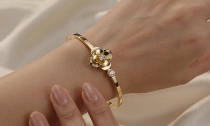 Dainty floral gold accent bracelet.