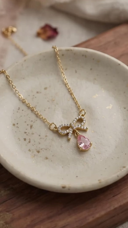 Charming gold bow pendant necklace.